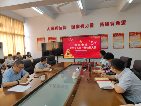 国家安全,一切为了人民，一切依靠人民