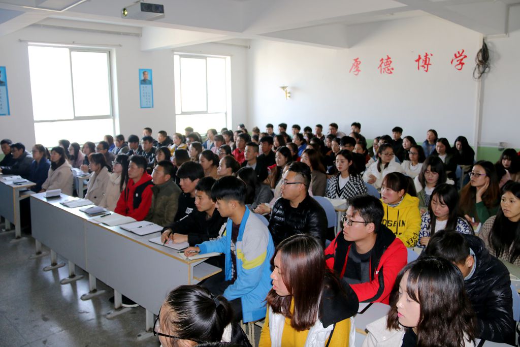 美加墨世界杯官方网站举行入党积极分子培训班开班仪式2.jpg