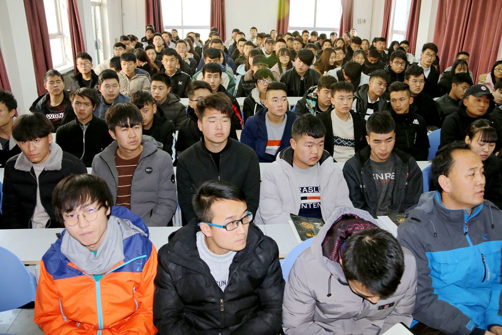 美加墨世界杯官方网站举行与吉利集团校企合作订单班宣讲会2.jpg